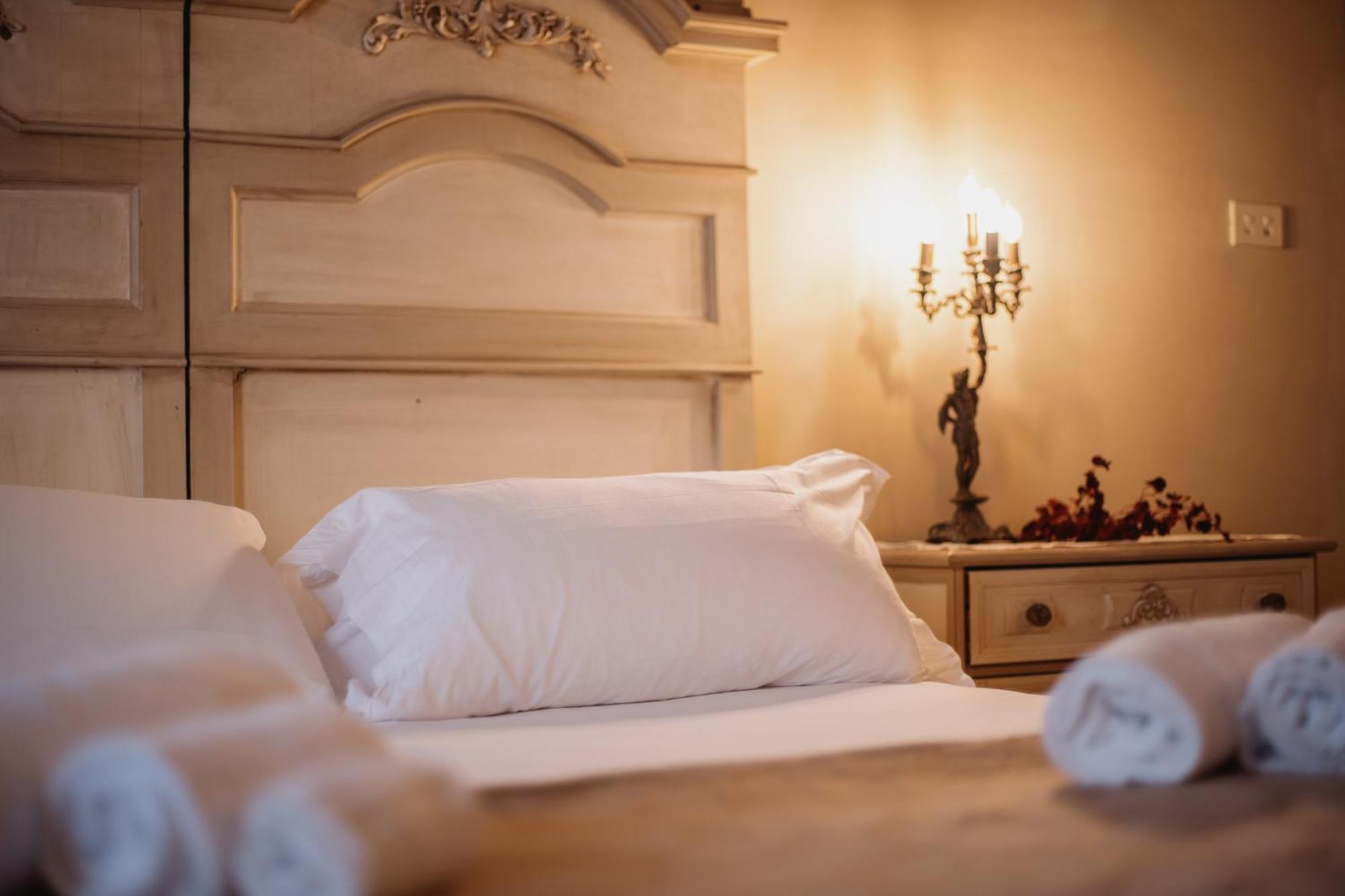 Hotel Oviv Dimora Del Borgo Acquaviva Picena Bagian luar foto