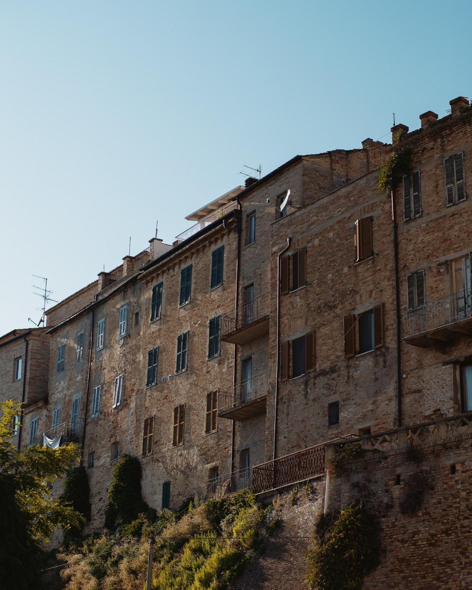 Hotel Oviv Dimora Del Borgo Acquaviva Picena Bagian luar foto